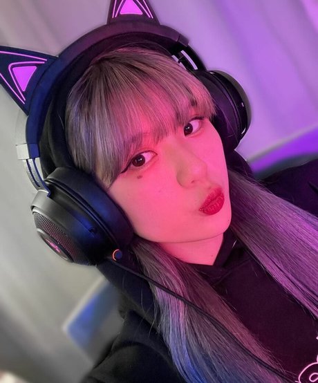 brünette lehrerin onlyfans kunst archiv