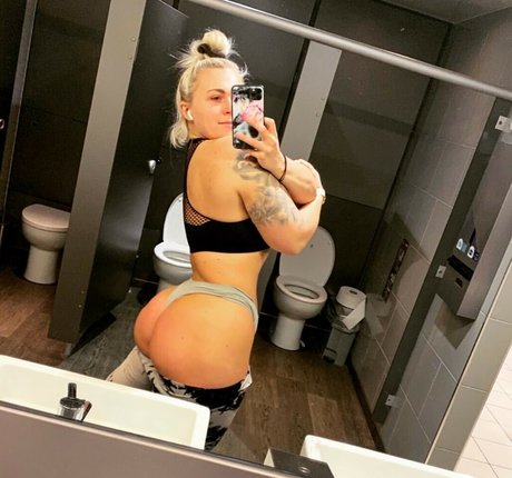 Frankie Dennis freie nackt fotos