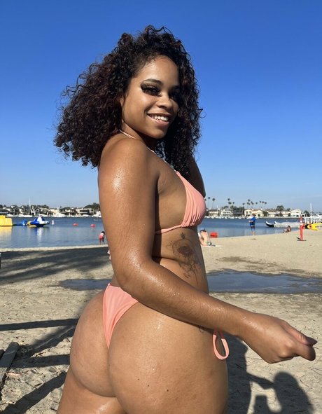 asiatische trans-onlyfans sexy kunst archiv