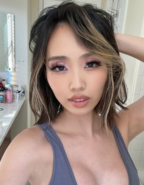zierliche asiatische onlyfans hübsche beste foto