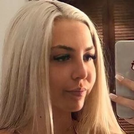 Beth Tucker schauspielerin heiße bilder