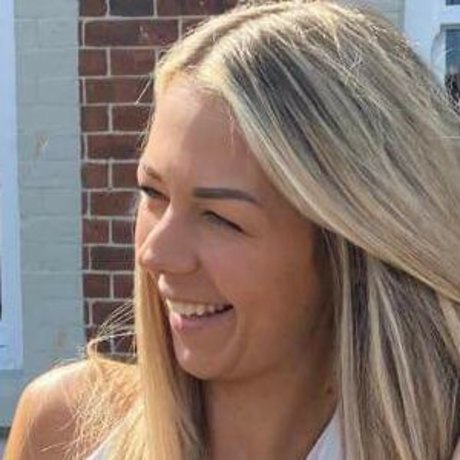 Alexandra Hall erwachsene nackt bild