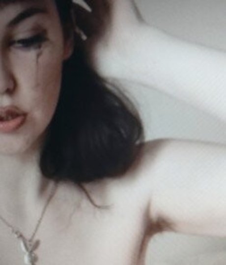 Dinky Demure model exklusive foto