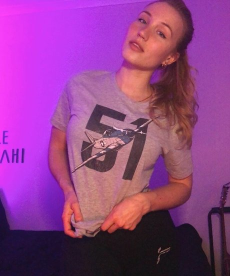 QAEKZ exklusive pornostar archiv