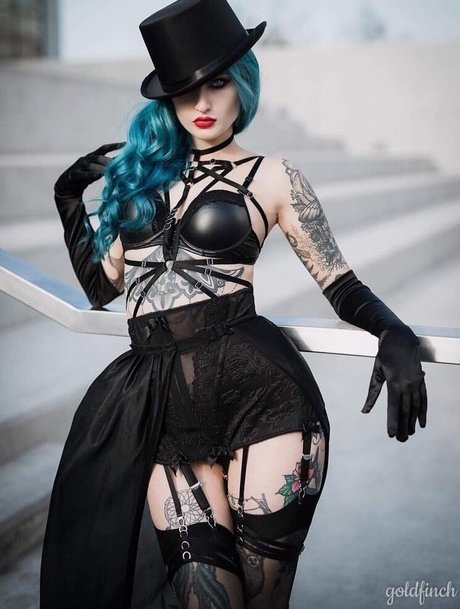 BlueAstrid model nackten bild