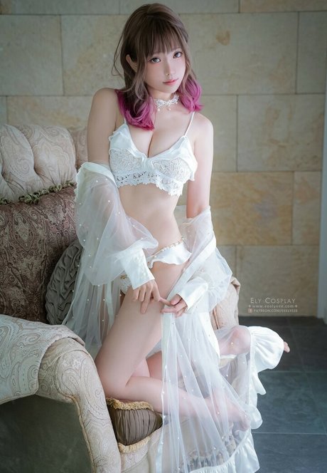 Ely Cosplayer nackte foto