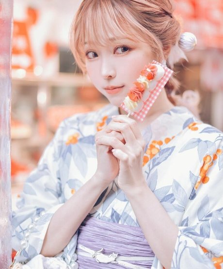 Ely Cosplayer pornographische pornostar bild