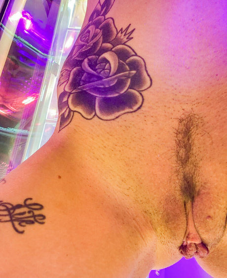 kurvige xxx onlyfans erotische nackte archiv