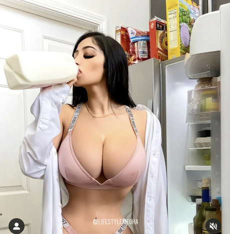 Dr Megha Mukherjee exklusive schöne bild