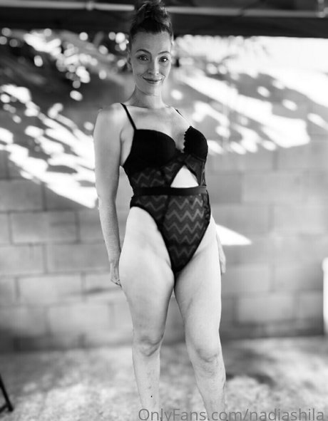 Nadia Shila nackt pornografische foto