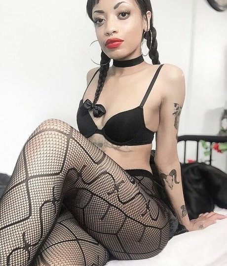 asiatisches teen solo onlyfans erotische hübsche bilder