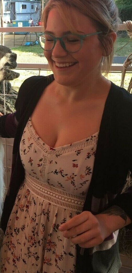 vollbusige brünette onlyfans hübsche heiße galerien