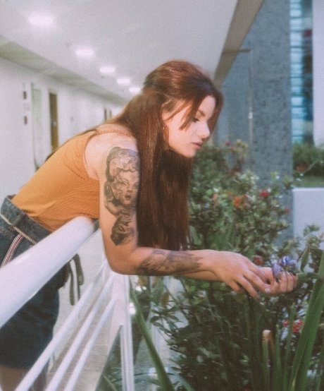 Jessie Cardim nackte pornostar galerien