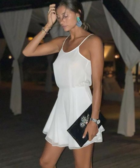 Corinna Dentoni nackt hd bilder