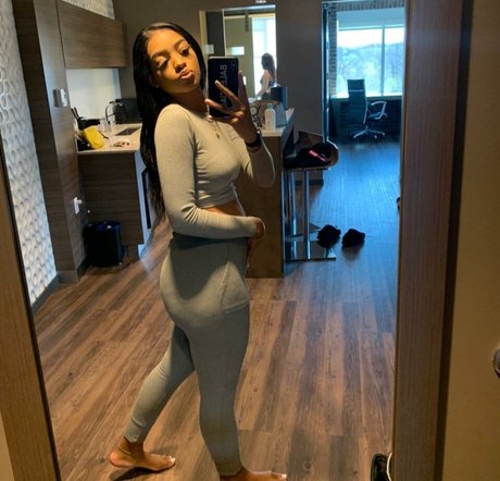 honeyqoldd model nackten bilder