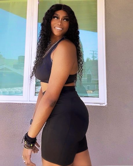 milf-orgie onlyfans erotische hübsche bild