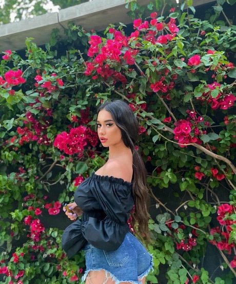 Sophia Adamova schöne nackt bild