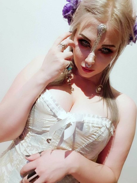 blackthornwitch schauspielerin erotische bilder