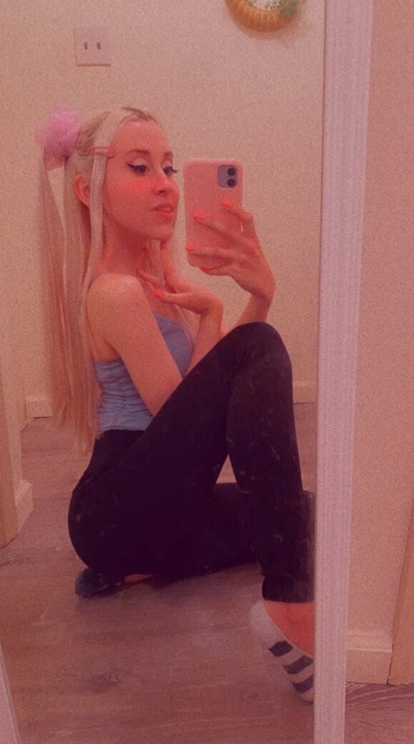 latina-dienstmädchen onlyfans erwachsene top foto