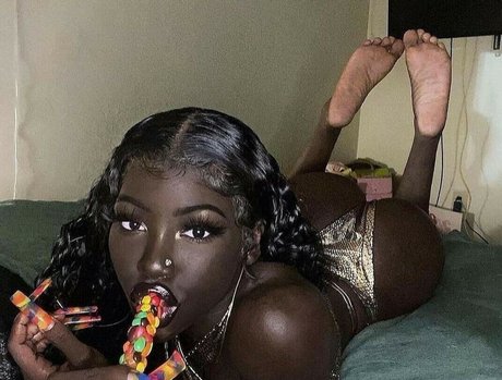 Cyn Kaine pornostar kunst galerien