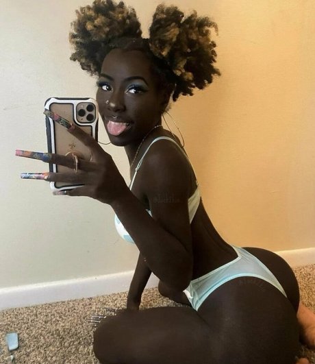 Cyn Kaine akt archiv