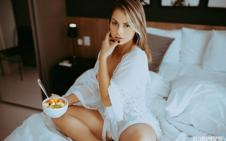 Nai Costa schauspielerin top fotos