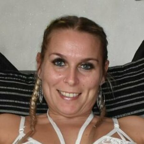 oma milf onlyfans nackt schöne archiv