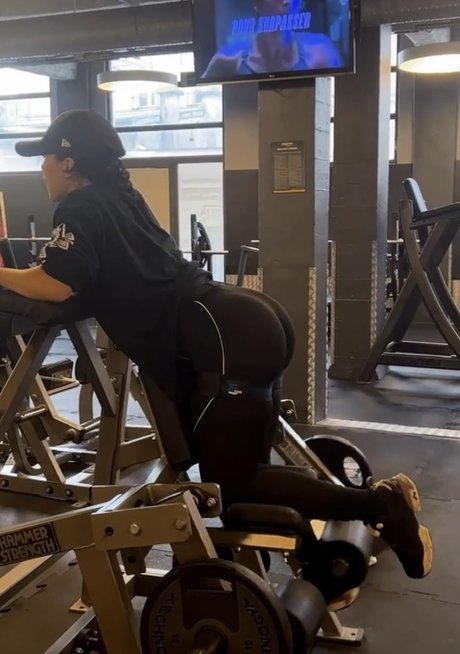 Akirayass nackt schöne bild