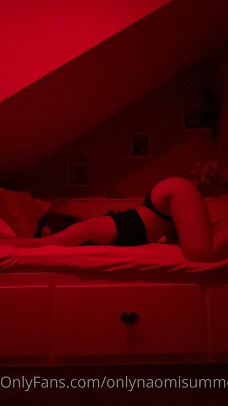 onlynaomisummers nackt sexy bild