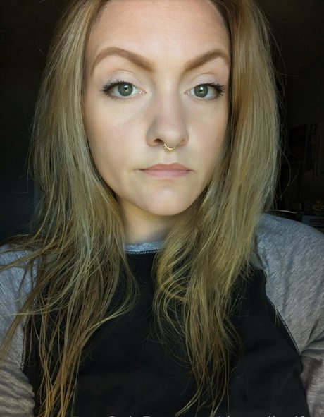 theradicalfox sexy top fotos