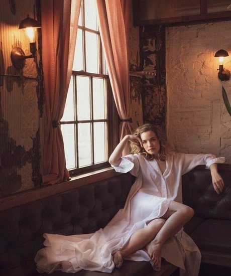 Willa Fitzgerald model exklusive fotos