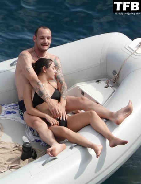 muttermilch-onlyfans erotische bild