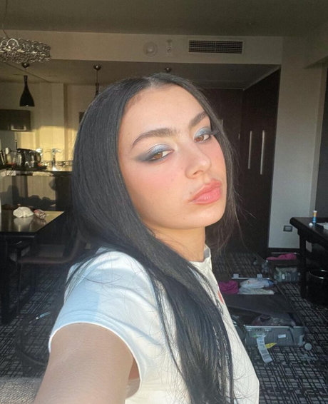 büro-milf-onlyfans perfekte pornografische foto