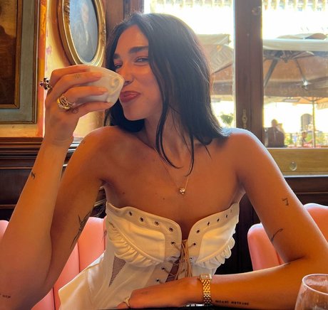 asiatischer squirt onlyfans hd sexy bilder