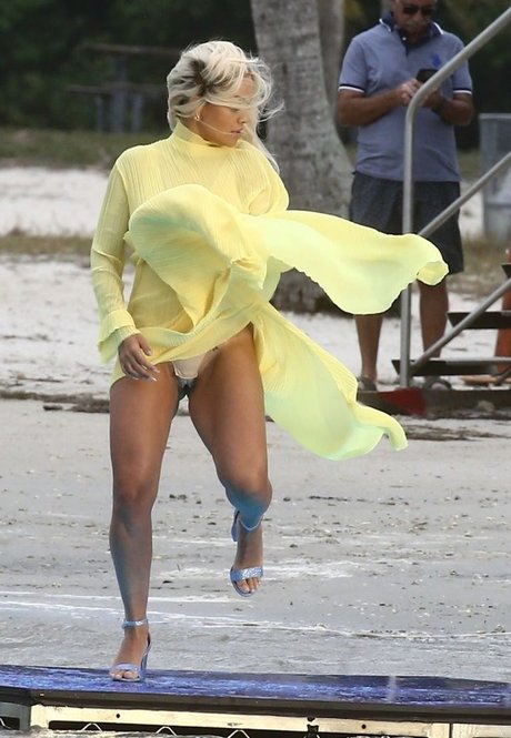 kurvige milf-onlyfans nackte bild