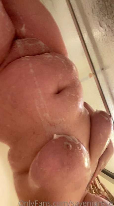 saveniarose pornostar nackt fotos