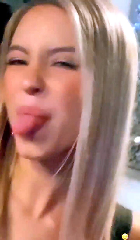 heiße blonde onlyfans kunst pornographische foto