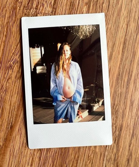 Kaley Cuoco nackt hübsche bilder