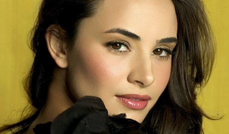 Mia Maestro erotische foto