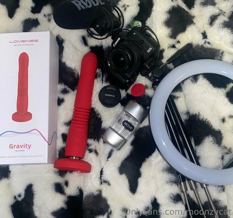 Moonzycat heiße bild