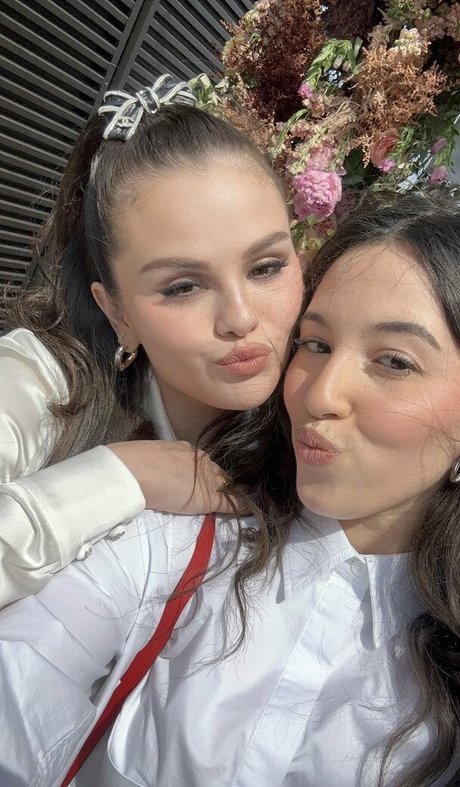 dünnes model onlyfans perfekte schöne bild