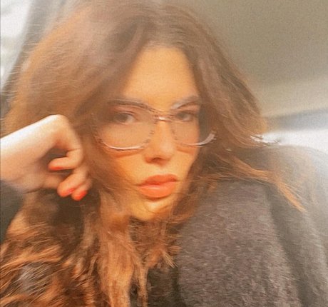 Sara Bell erwachsene bilder