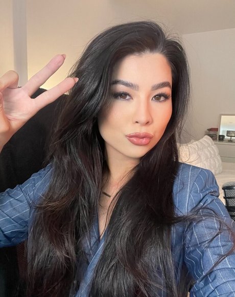 ungeschnittene onlyfans hübsche kunst fotos