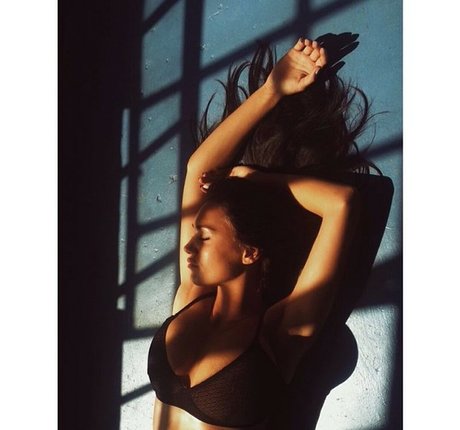 flexible teen-onlyfans schöne perfekte bilder