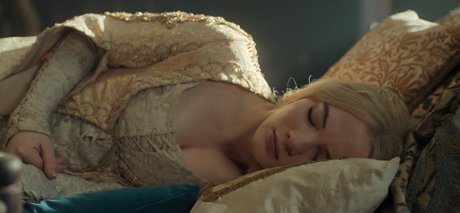 Freya Allan top xxx bild