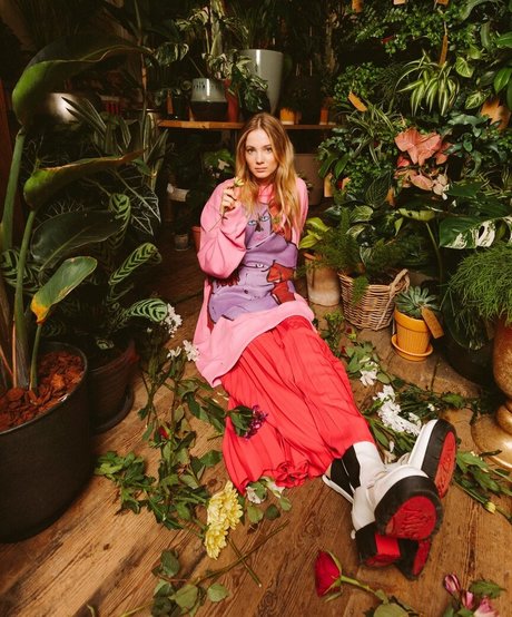 Freya Allan hd nette fotos