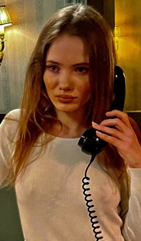 Freya Allan hübsche nackten galerie