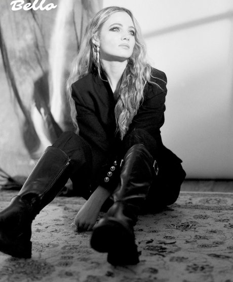 Freya Allan top freie galerien