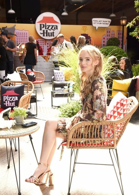 Freya Allan top akt archiv