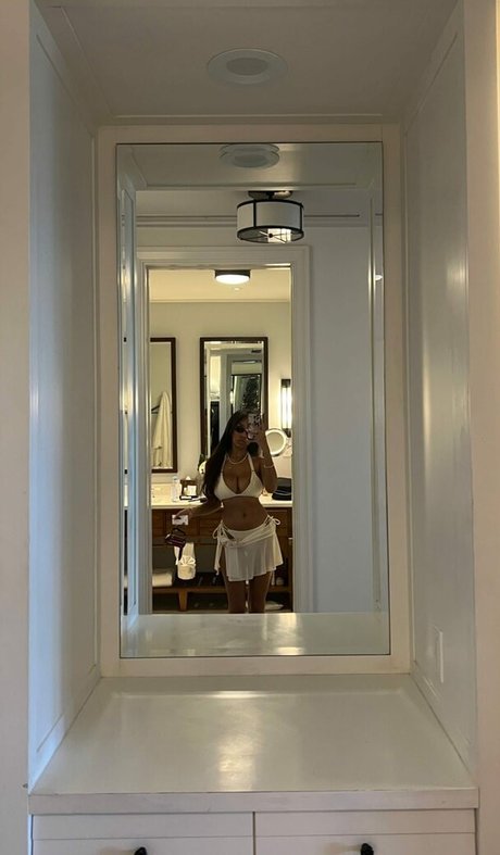 zierliche milf onlyfans schöne nette galerie